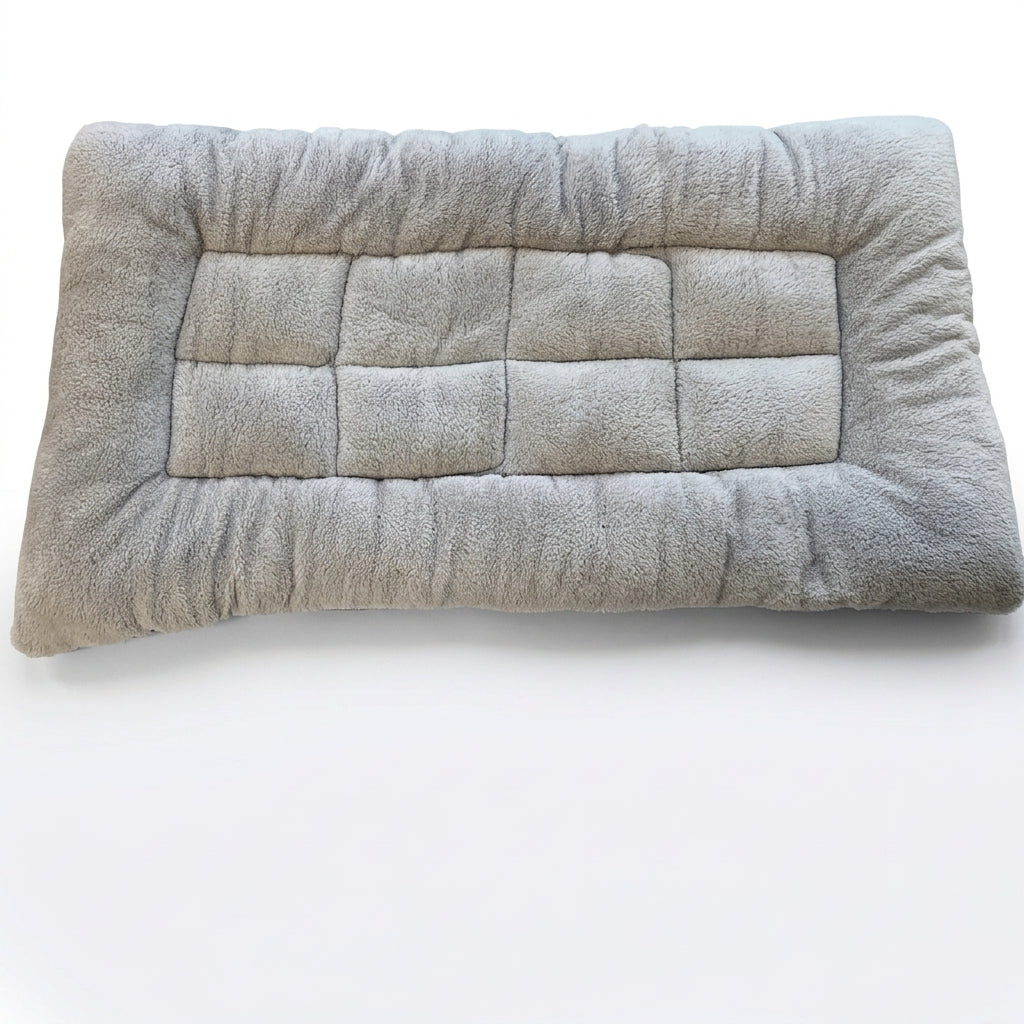 Kennel bed in silver grey plush, a long rectangular crate mat with a puffy border and eight quilted squares