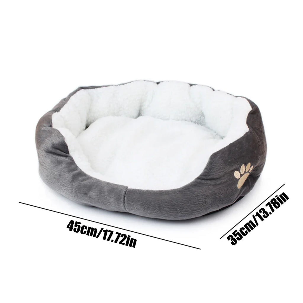 Grey oval pet bed with its dimensions marked: 45 cm (17.72 in) long and 35 cm (13.78 in) wide