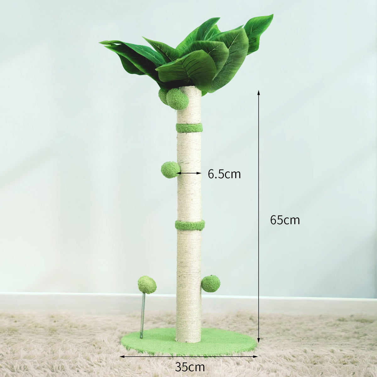 Dimensions of the palm tree cat scratch post: 65 cm high, a 35 cm round base and a 6.5 cm thick sisal trunk